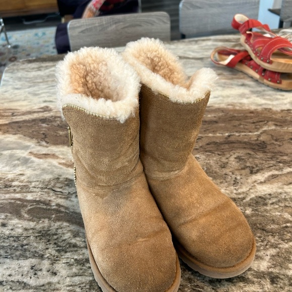 UGG Florence style boots, size 4 (have wear, see photos) - Picture 8 of 9